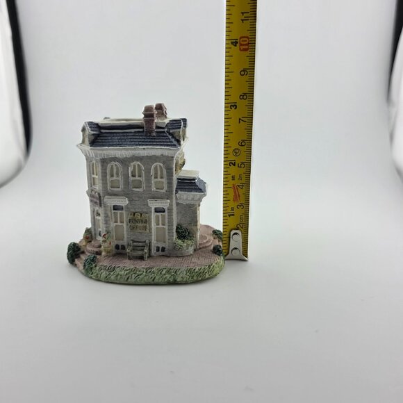 Liberty Falls AH33 International Services‎ Daily News Office & Plant Miniature - Picture 6 of 6